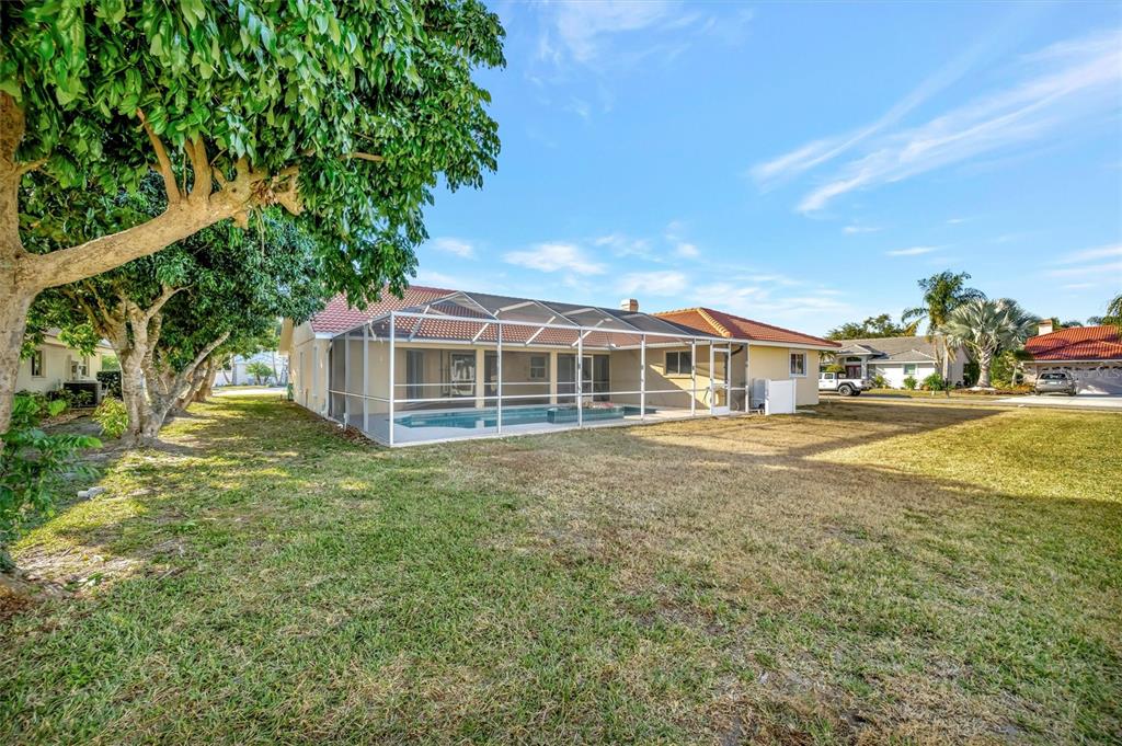 4851 Wood Pointe Way Sarasota, FL 34233 - Photo 19 of 31