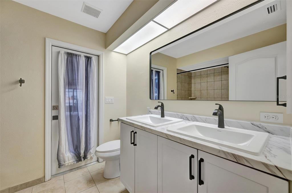 4851 Wood Pointe Way Sarasota, FL 34233 - Photo 28 of 31