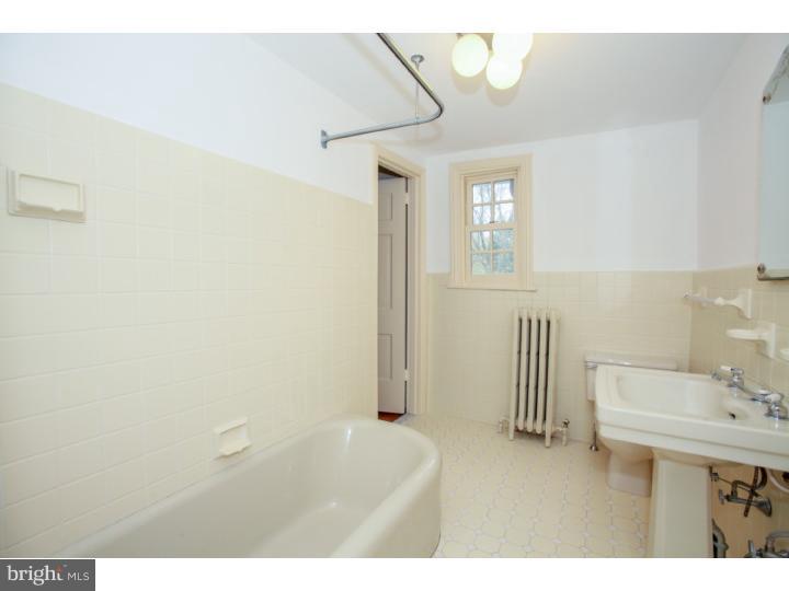 1152 Pugh Road Wayne, PA 19087 - Photo 20 of 25 Bathroom