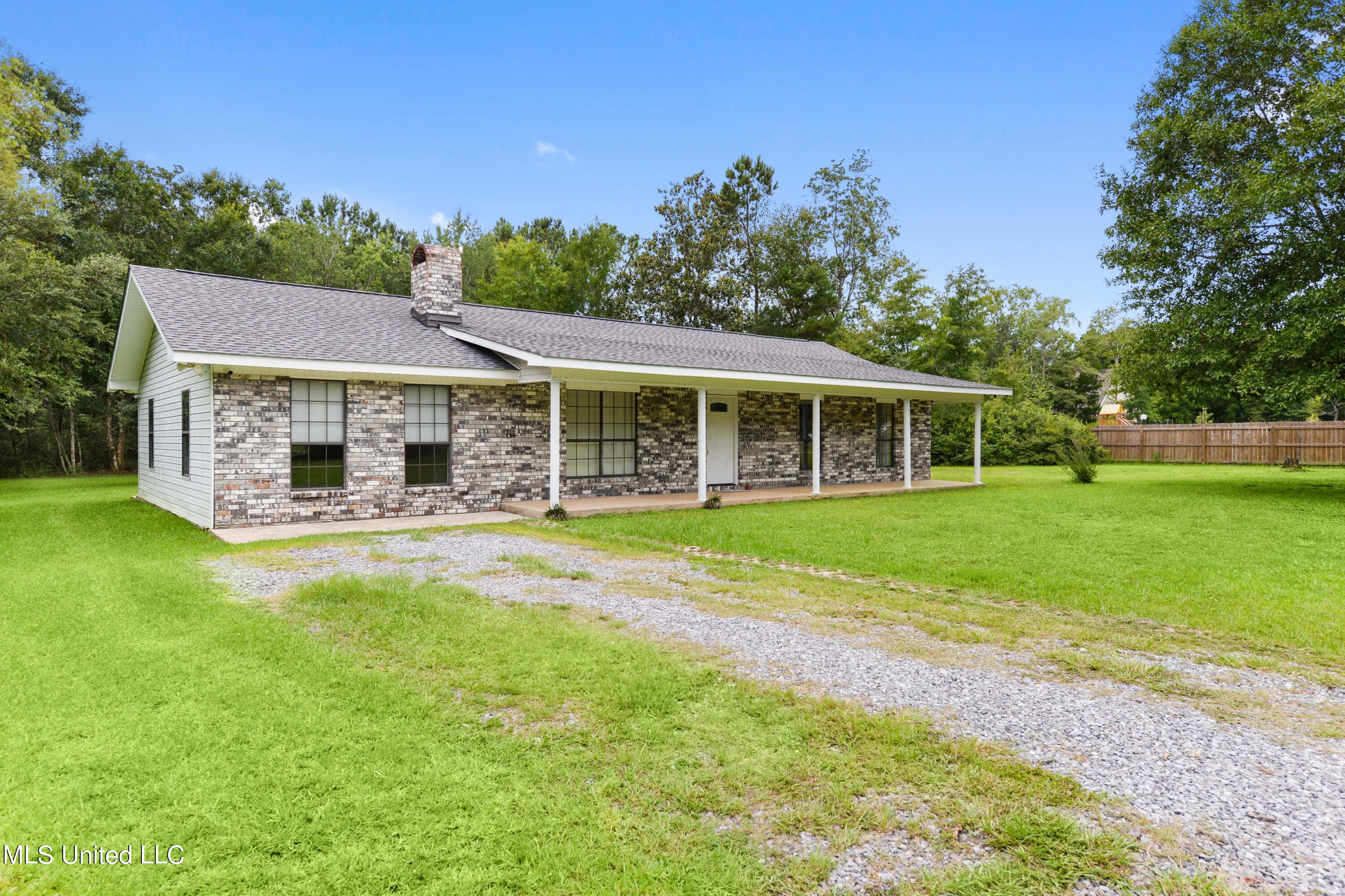 14601 Pine Ridge Road Ocean Springs, MS 39565 - Photo 2 of 33 002