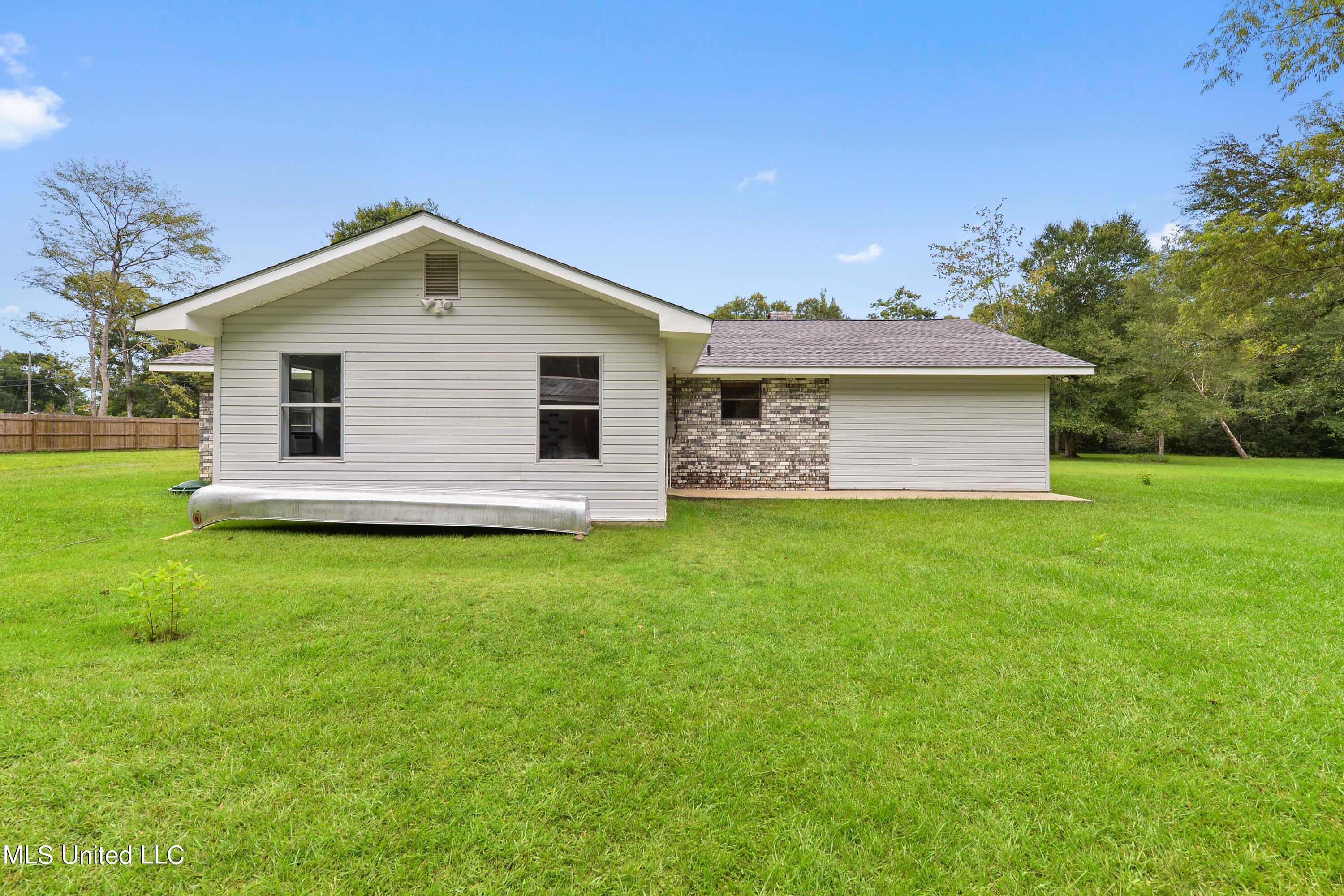 14601 Pine Ridge Road Ocean Springs, MS 39565 - Photo 27 of 33 026