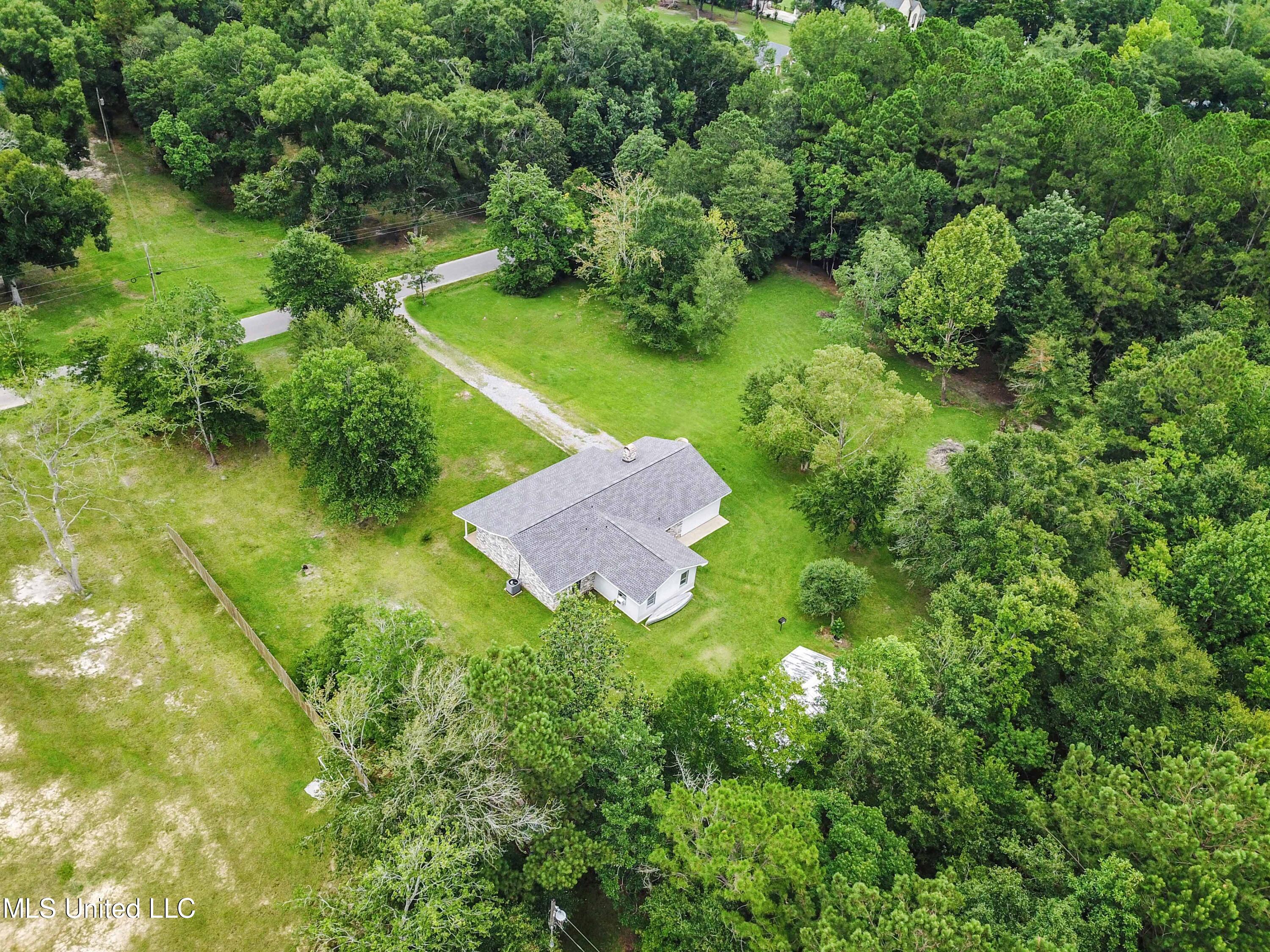 14601 Pine Ridge Road Ocean Springs, MS 39565 - Photo 29 of 33 030