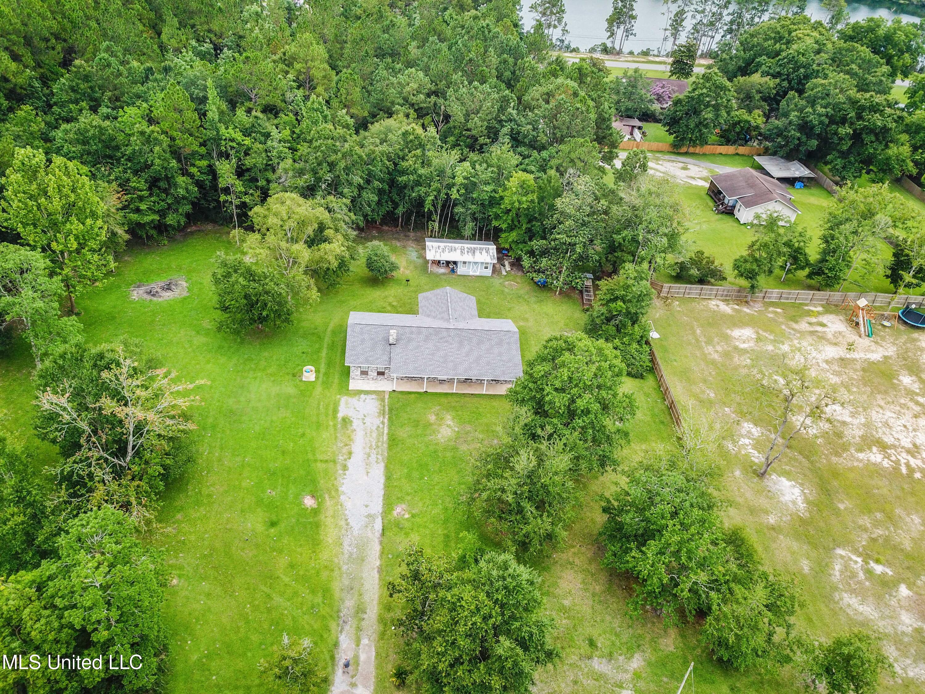 14601 Pine Ridge Road Ocean Springs, MS 39565 - Photo 3 of 33 027