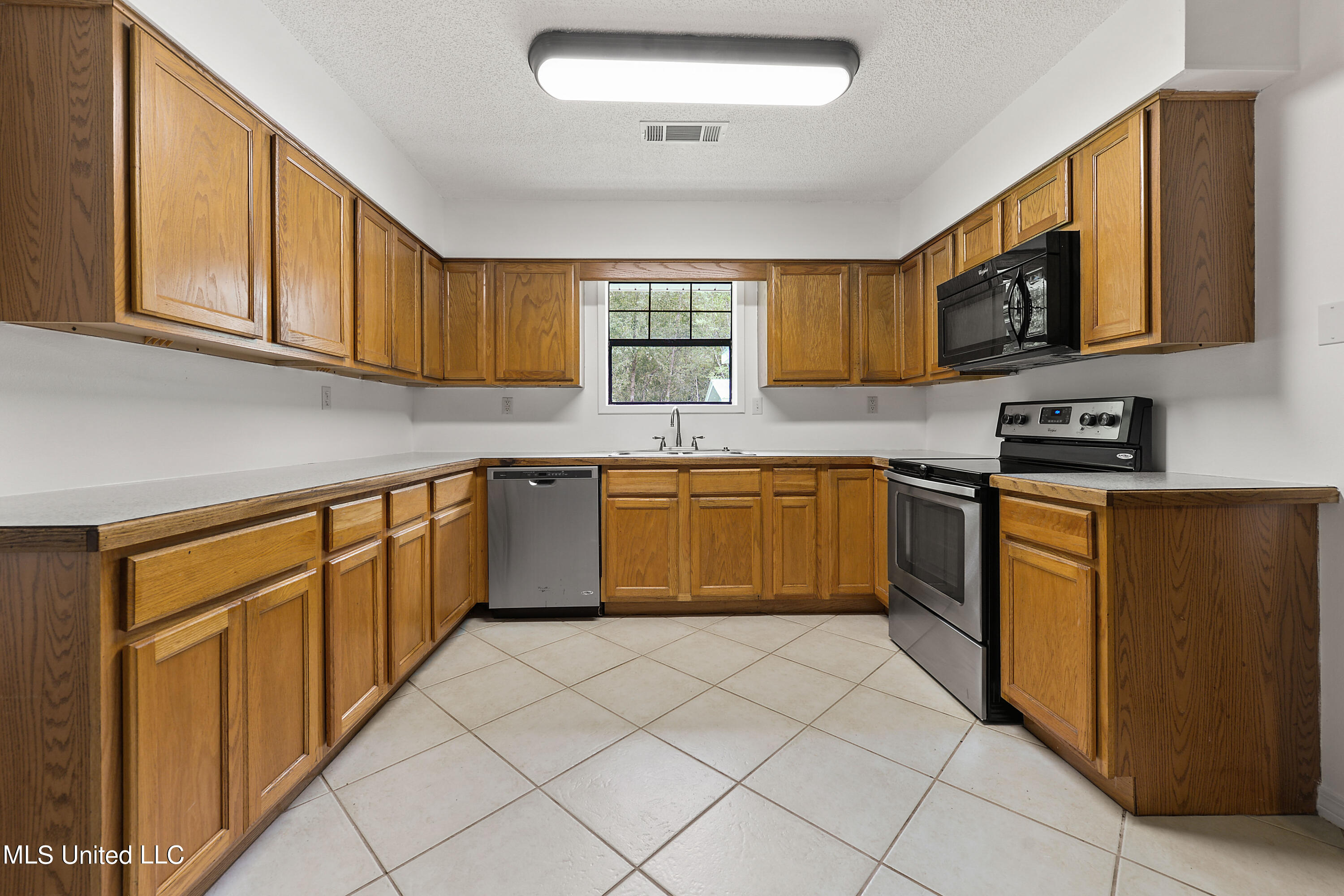 14601 Pine Ridge Road Ocean Springs, MS 39565 - Photo 8 of 33 006
