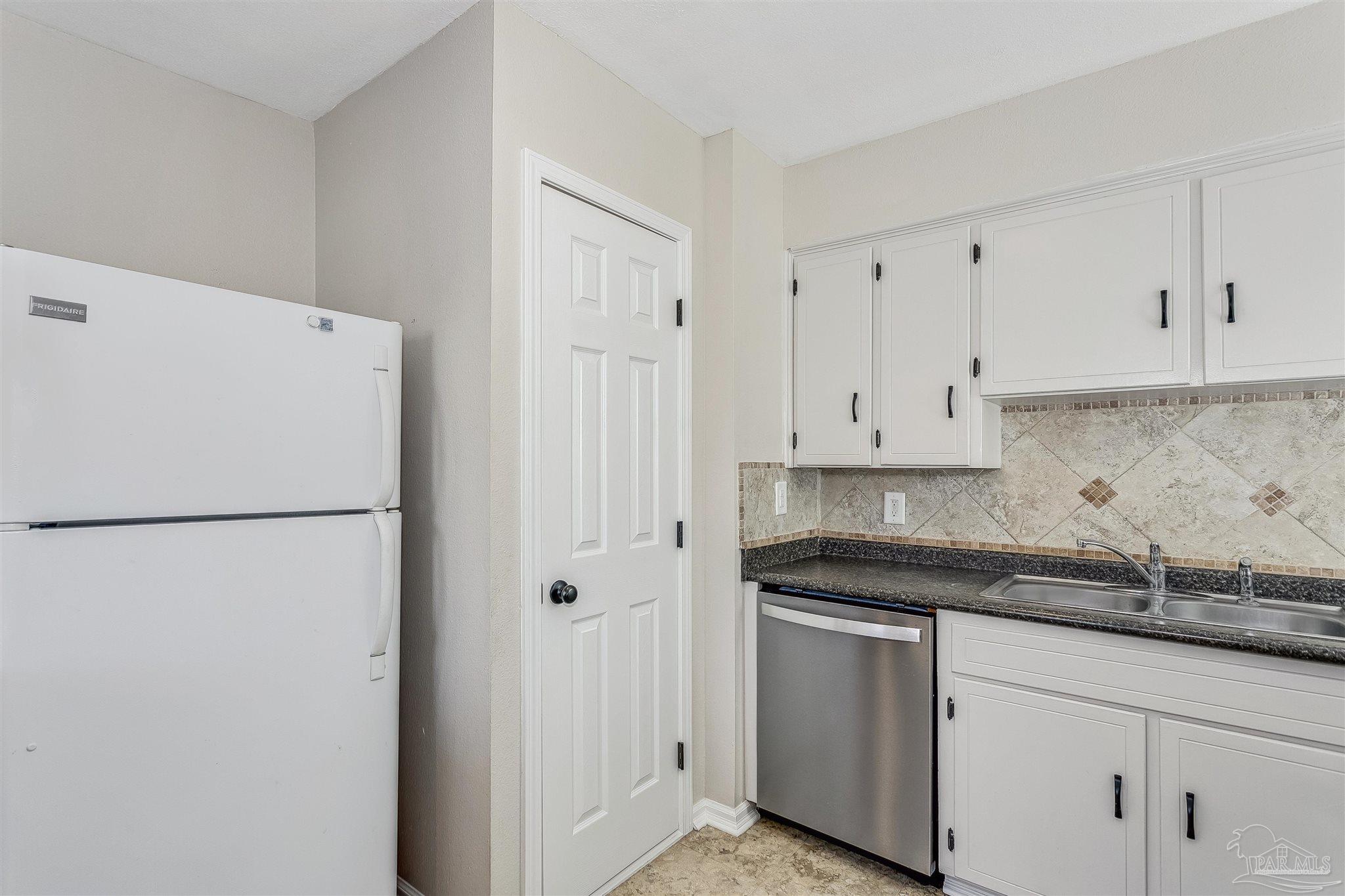 4 Cousineau Road Pensacola, FL 32507 - Photo 8 of 39 Gallery Image 8