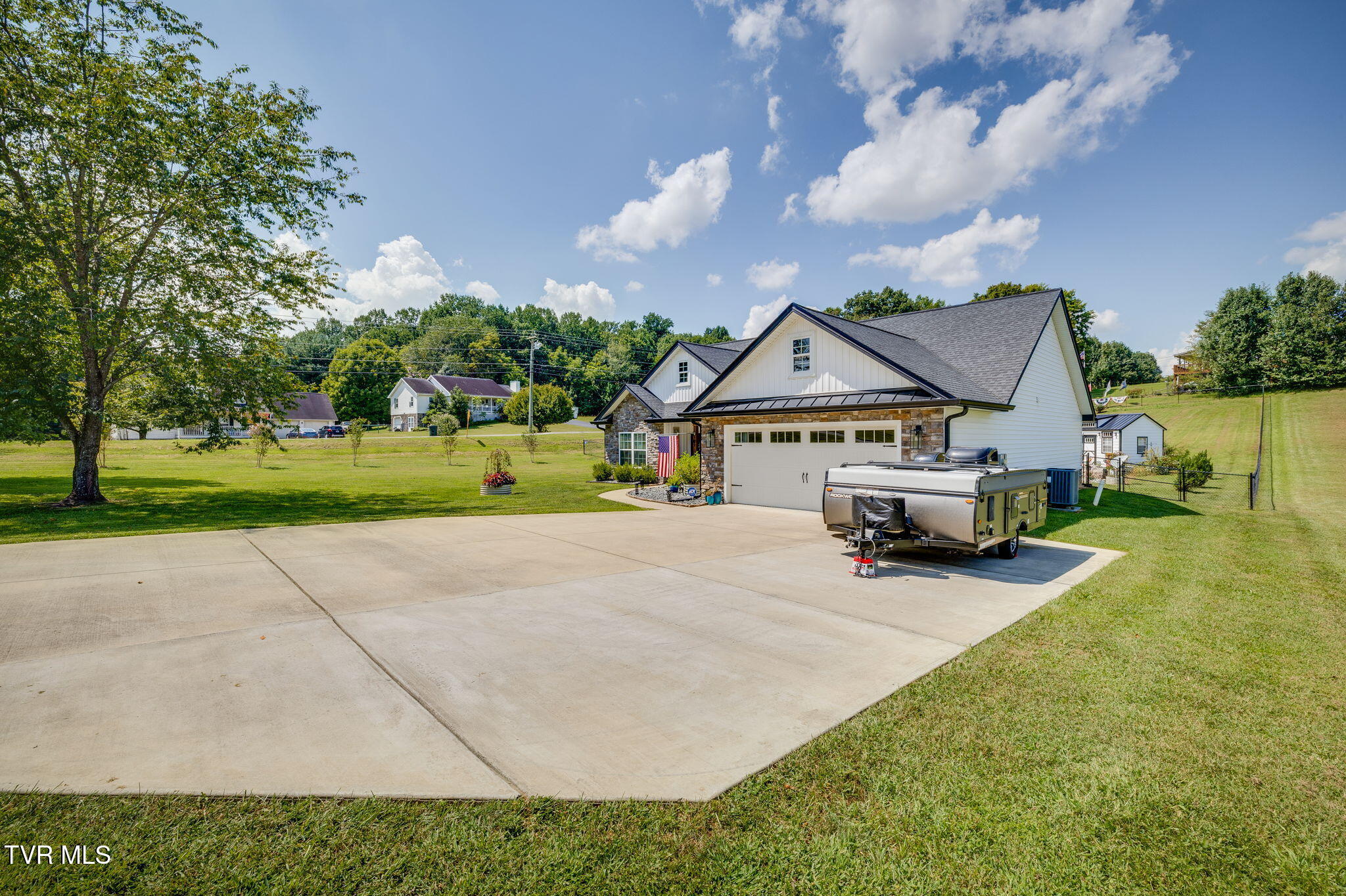107 Stage Road Jonesborough, TN 37659 - Photo 3 of 32 003