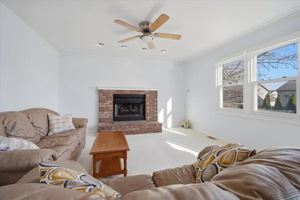 $299,900 | 811 Phaeton Place, Normal, IL 61761