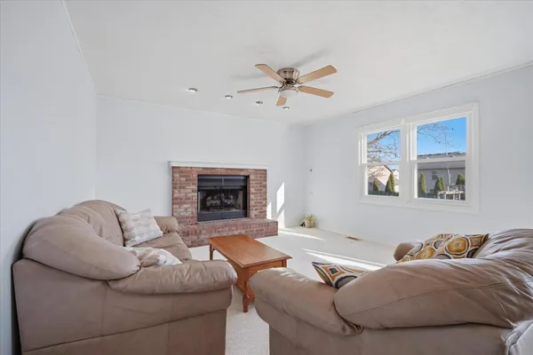 $299,900 | 811 Phaeton Place, Normal, IL 61761