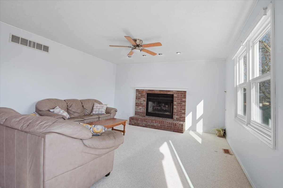 811 Phaeton Place Normal, IL 61761 - Photo 13 of 37