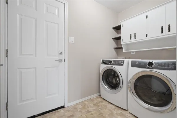 $299,900 | 811 Phaeton Place, Normal, IL 61761