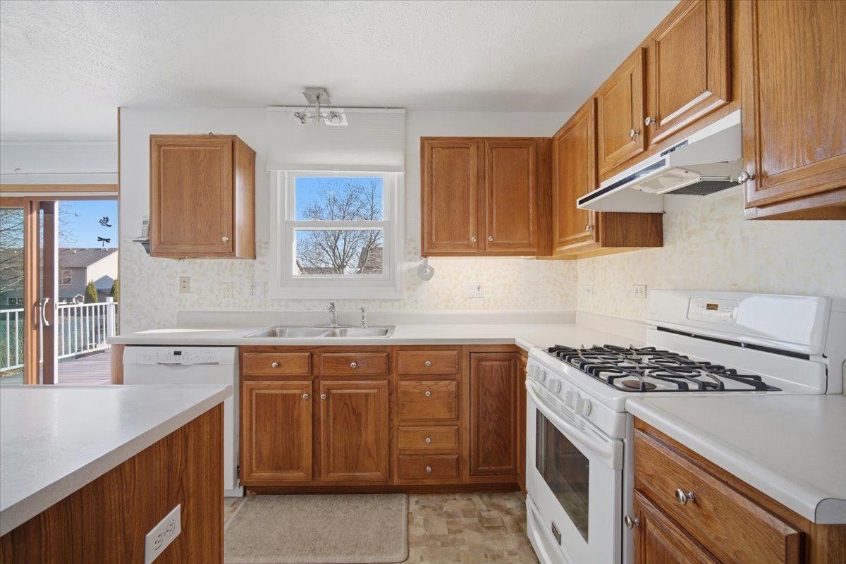 811 Phaeton Place Normal, IL 61761 - Photo 3 of 37