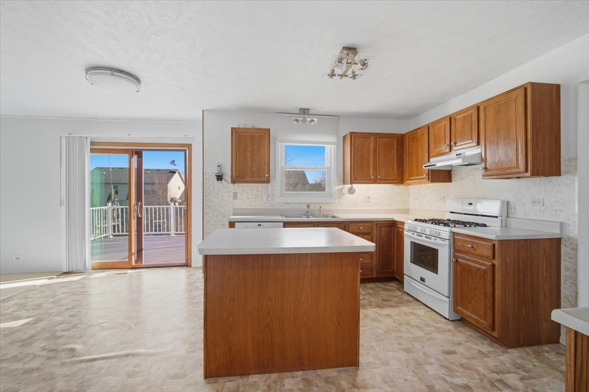 811 Phaeton Place Normal, IL 61761 - Photo 8 of 37