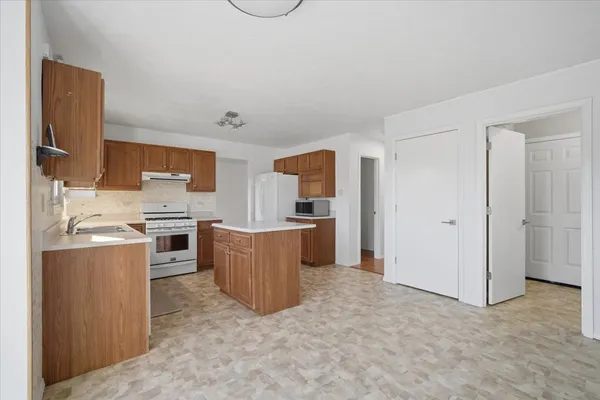 $299,900 | 811 Phaeton Place, Normal, IL 61761