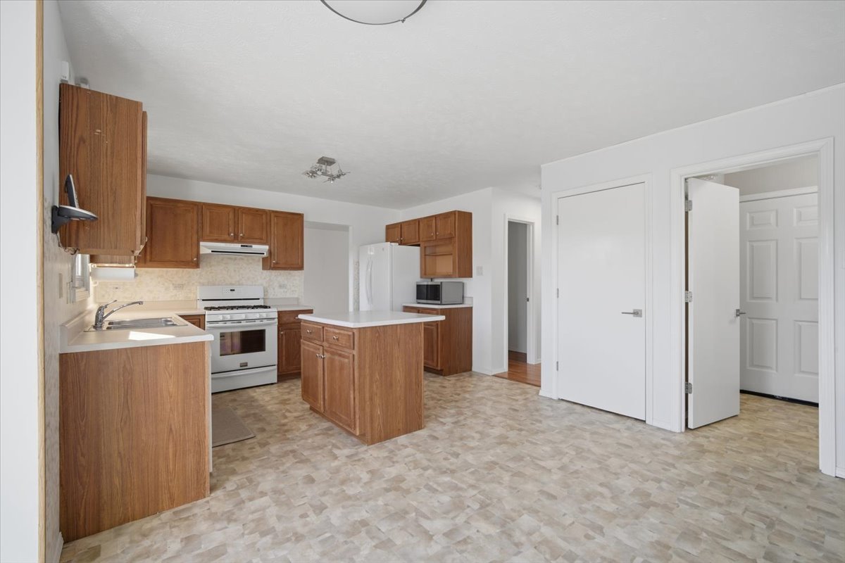 811 Phaeton Place Normal, IL 61761 - Photo 9 of 37