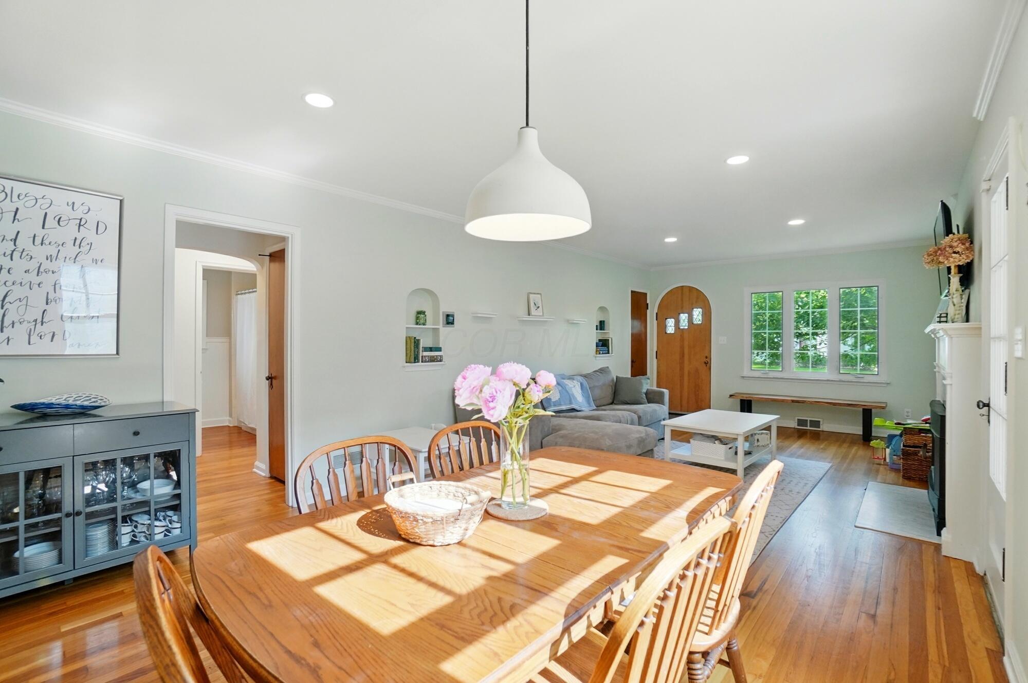 91 Nottingham Road Columbus, OH 43214 - Photo 11 of 48 Dining Into Living