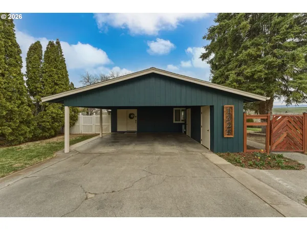 $385,000 | 1325 College Street, Milton Freewater, OR 97862
