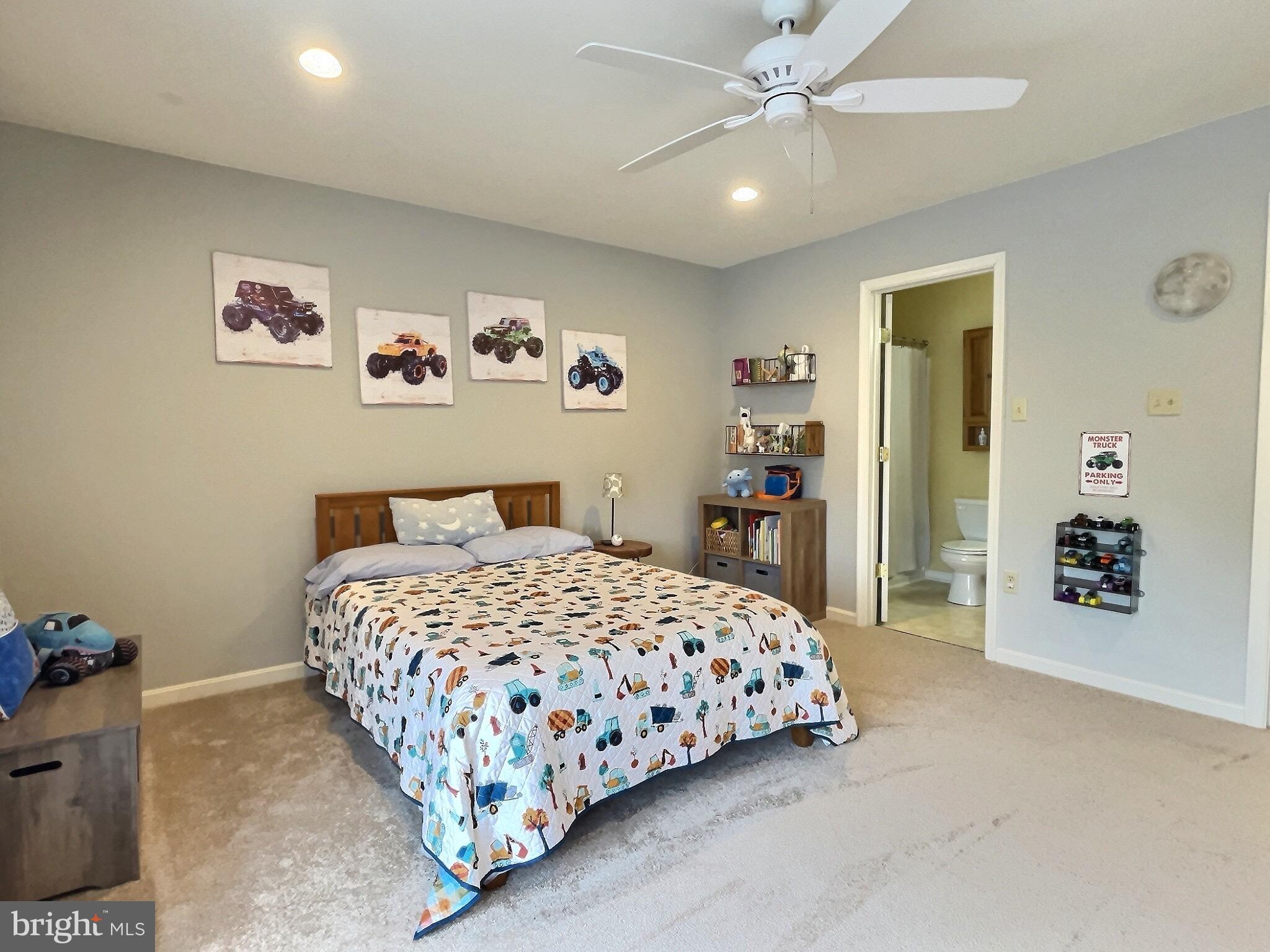42 Highland Circle Newark, DE 19713 - Photo 13 of 19 a bedroom with a bed and a dresser
