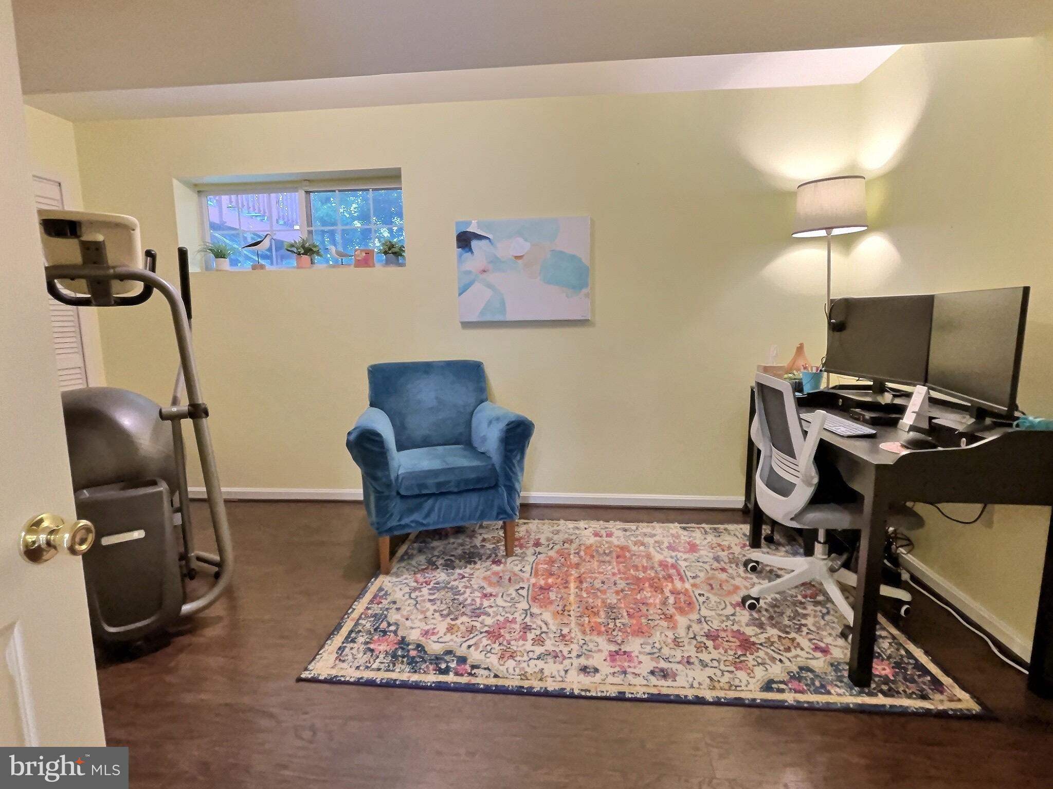 42 Highland Circle Newark, DE 19713 - Photo 15 of 19 a living room with furniture and a window