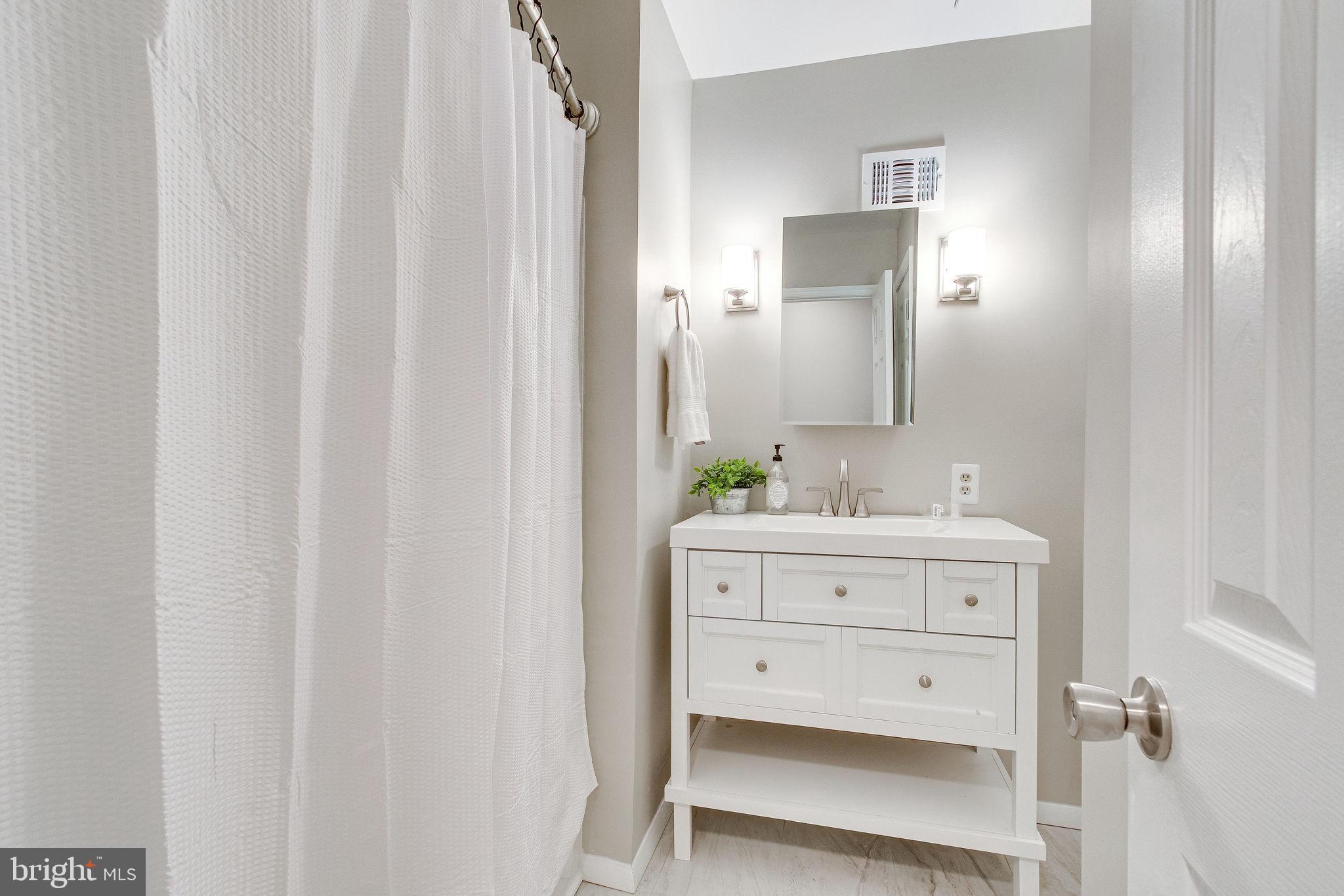 6380 Yates Ford Road Manassas, VA 20111 - Photo 22 of 37 Bathroom Two