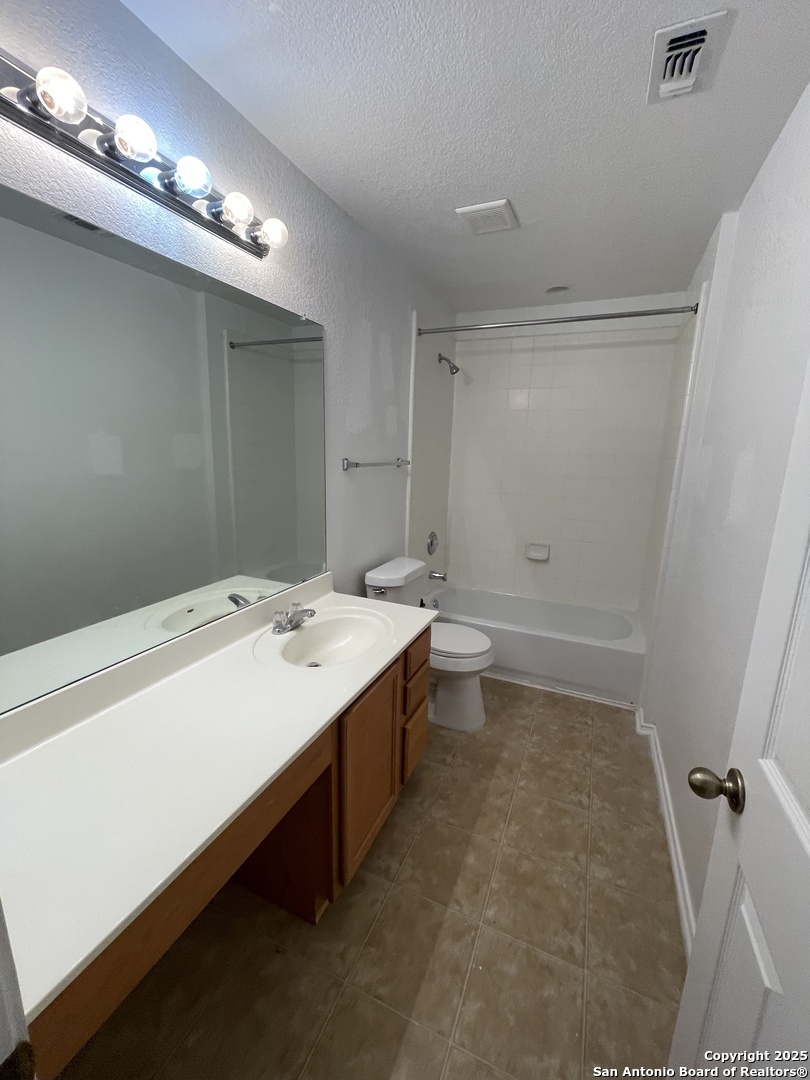 11111 Denae Drive Live Oak, TX 78233 - Photo 29 of 43 a bathroom with a tub a sink and a mirror