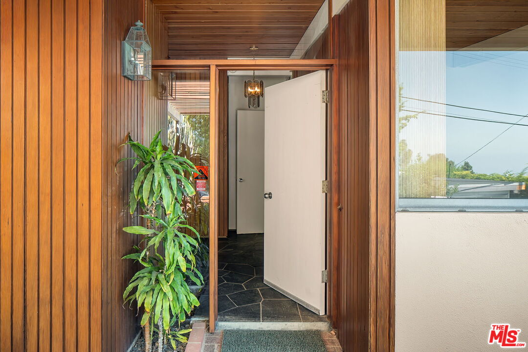 1500 North Tigertail Road Los Angeles, CA 90049 - Photo 13 of 55 Gallery Image 13