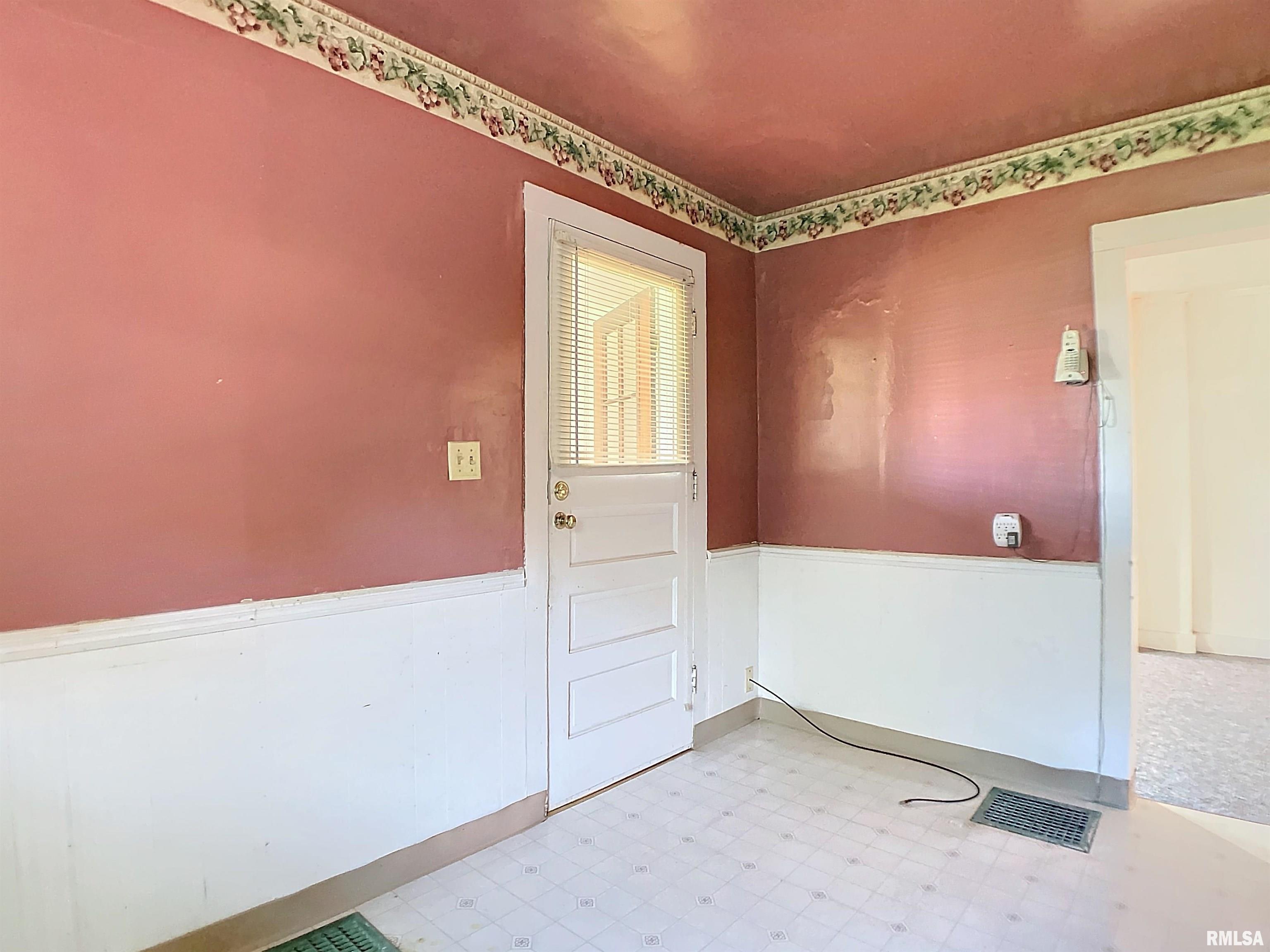 425 10th Street Moline, IL 61265 - Photo 12 of 26 Gallery Image 12