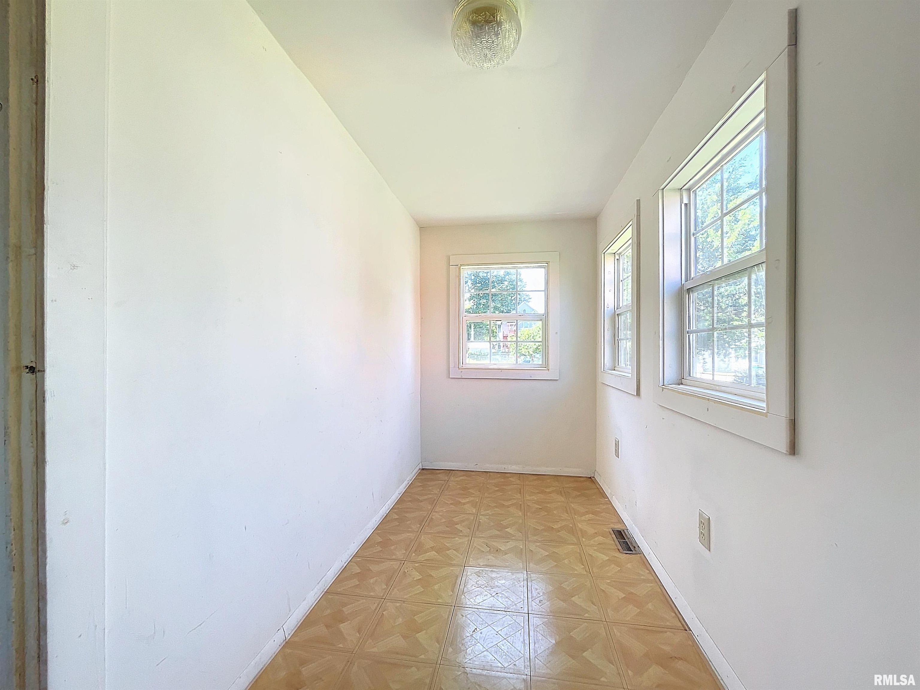 425 10th Street Moline, IL 61265 - Photo 22 of 26 Gallery Image 22