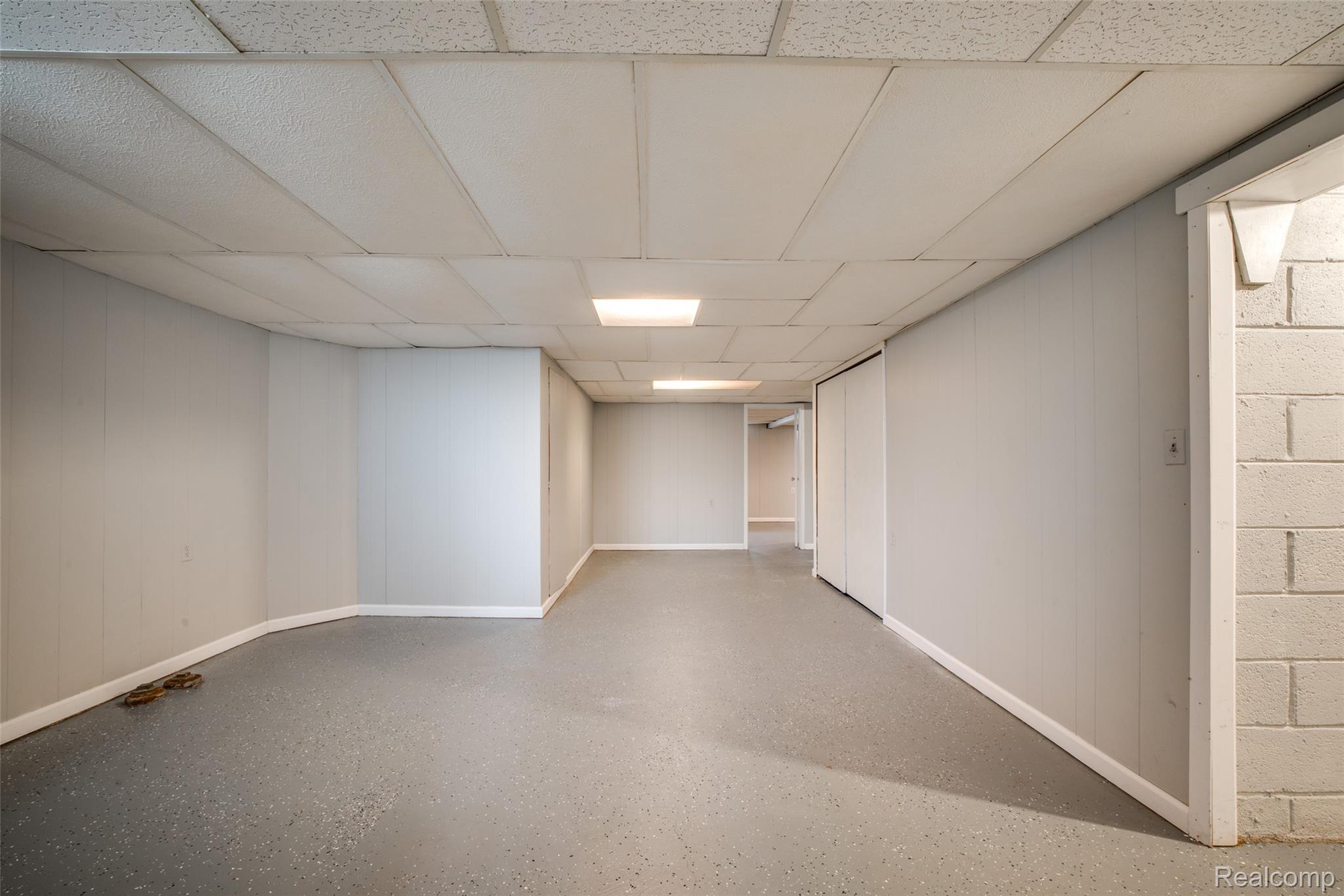 2423 Crooks Road Royal Oak, MI 48073 - Photo 26 of 36 21.jpg