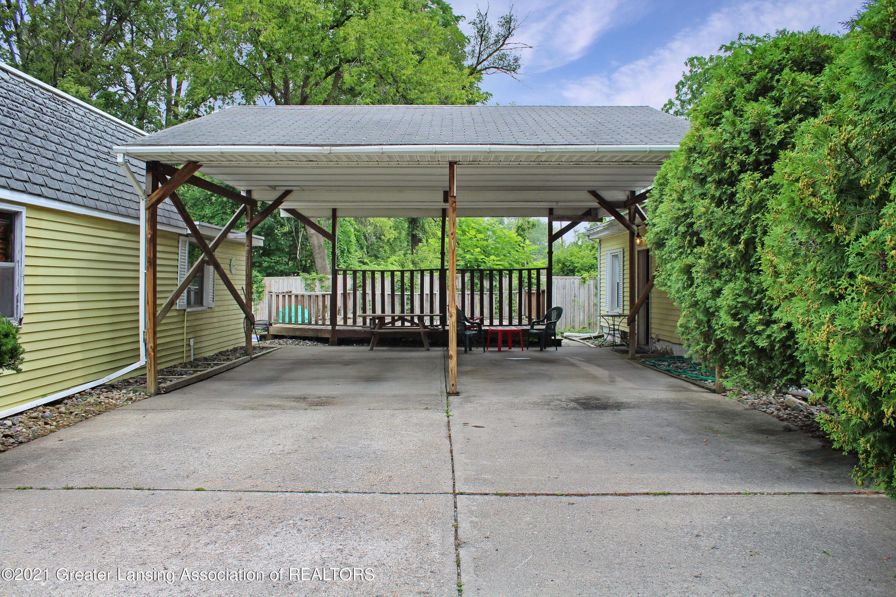 2220 West Jolly Road Lansing, MI 48911 - Photo 4 of 25 Carport