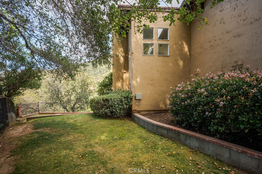 235 Spinks Canyon Road Duarte, CA 91010 - Photo 44 of 62 Two large side yards