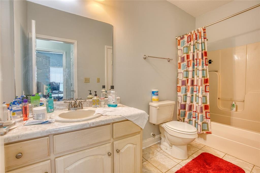 441 Weaver Road Moultrie, GA 31768 - Photo 19 of 48 a bathroom with a sink a toilet and shower
