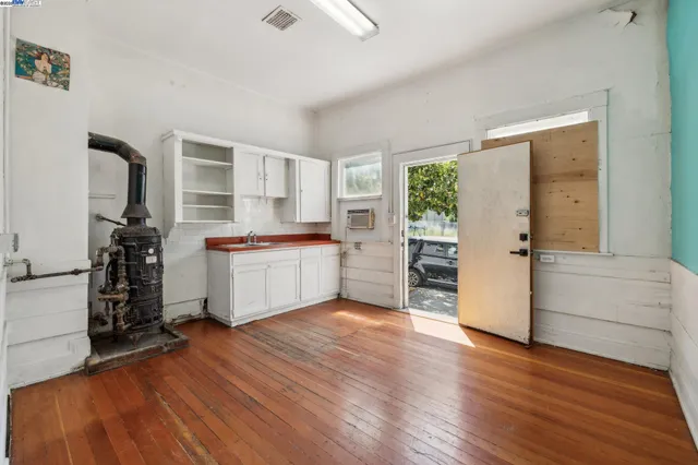 $995,000 | 2500 Market Street, Oakland, CA 94607