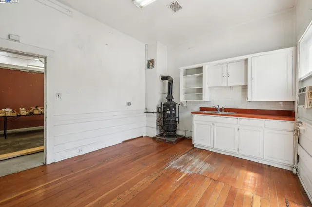 $995,000 | 2500 Market Street, Oakland, CA 94607