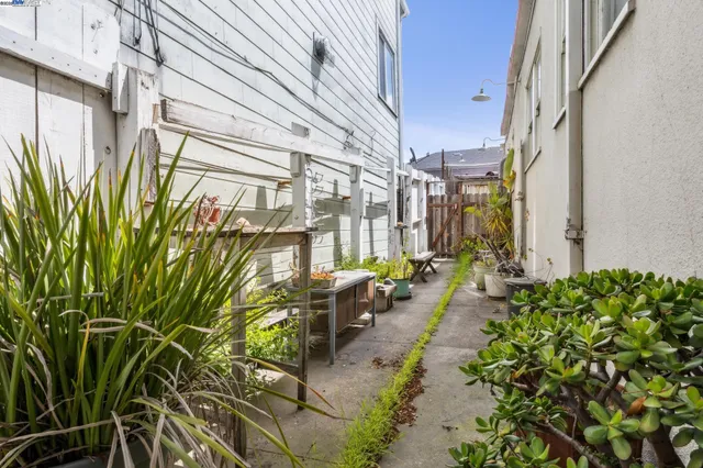 $995,000 | 2500 Market Street, Oakland, CA 94607