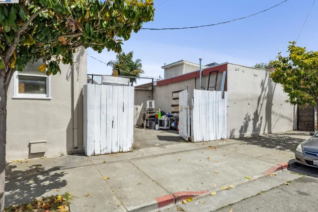 $995,000 | 2500 Market Street, Oakland, CA 94607