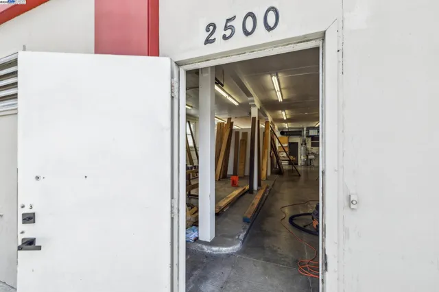 $995,000 | 2500 Market Street, Oakland, CA 94607