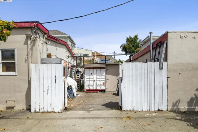 $995,000 | 2500 Market Street, Oakland, CA 94607