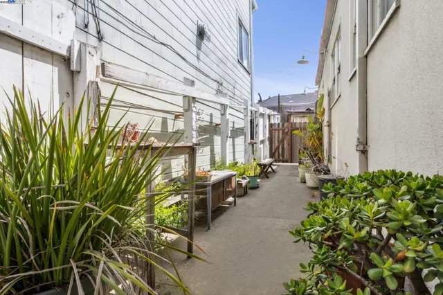 $995,000 | 2500 Market Street, Oakland, CA 94607