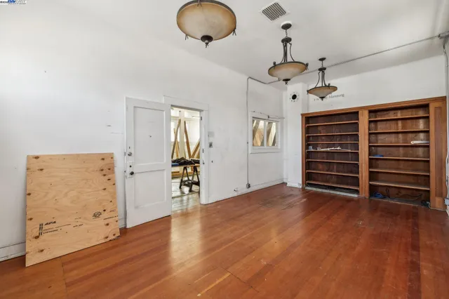 $995,000 | 2500 Market Street, Oakland, CA 94607