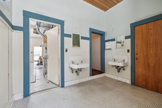 $995,000 | 2500 Market Street, Oakland, CA 94607