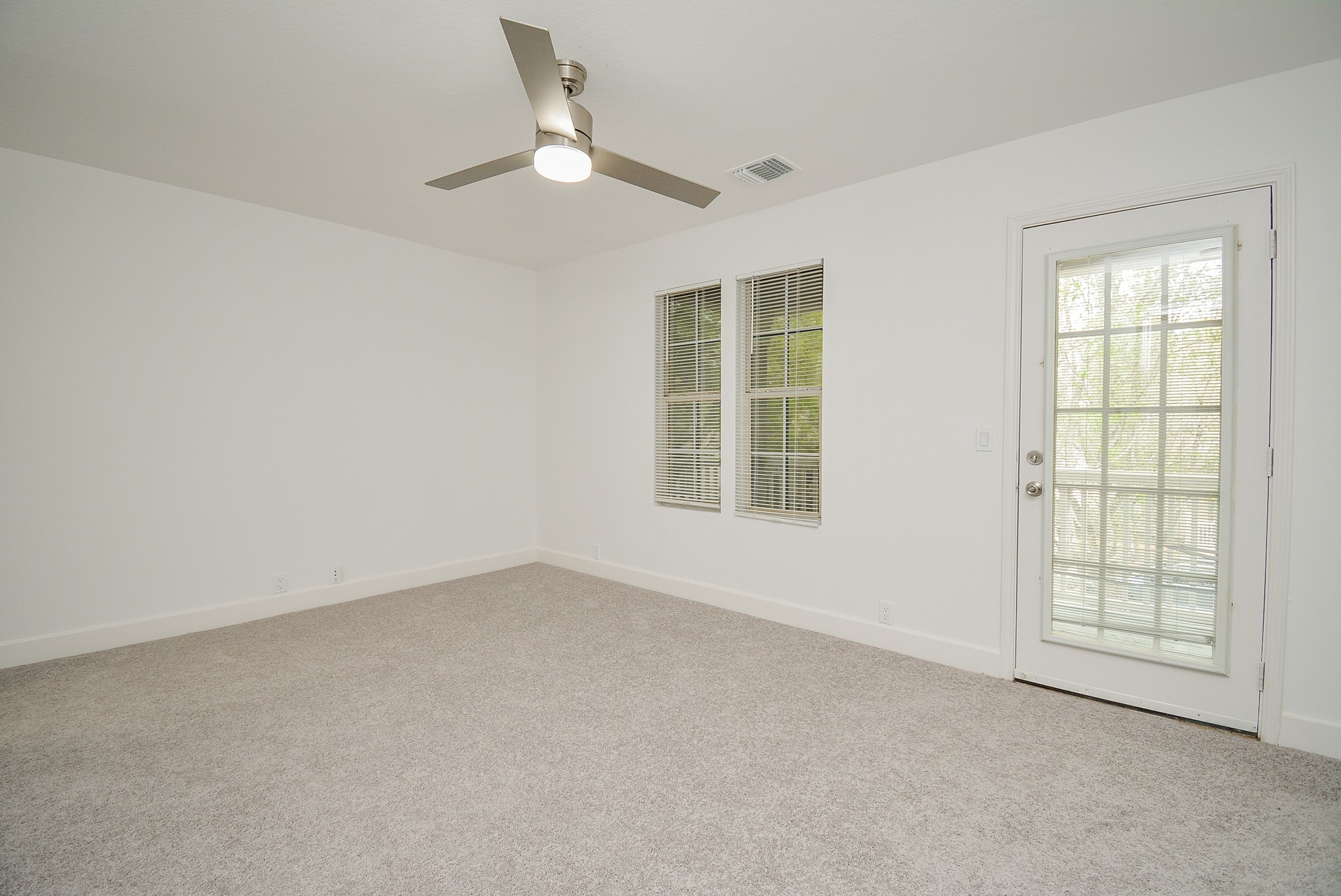 29725 Sullivan Oaks Drive Spring, TX 77386 - Photo 14 of 32 an empty room with windows