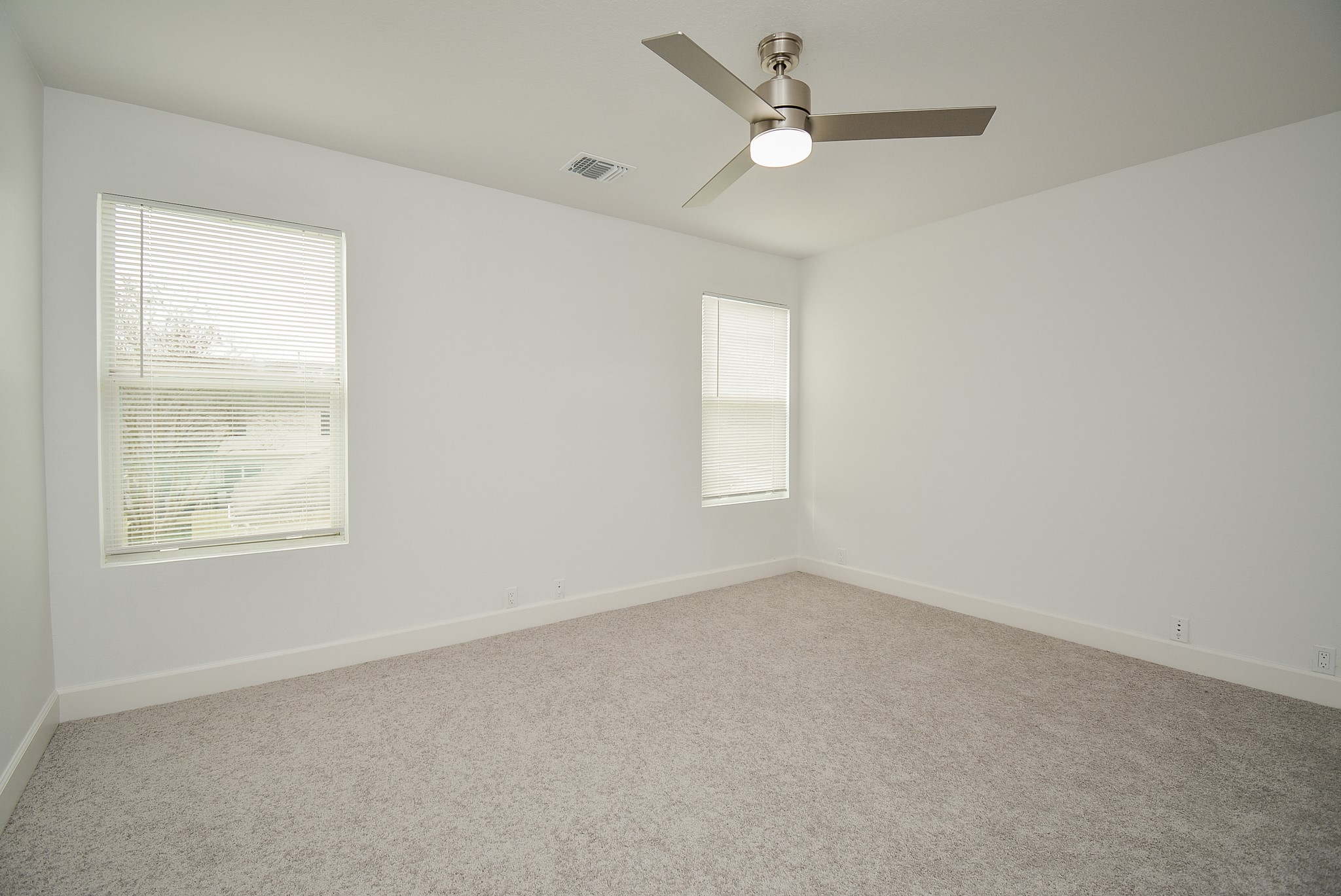 29725 Sullivan Oaks Drive Spring, TX 77386 - Photo 23 of 32 an empty room with a window and a fan