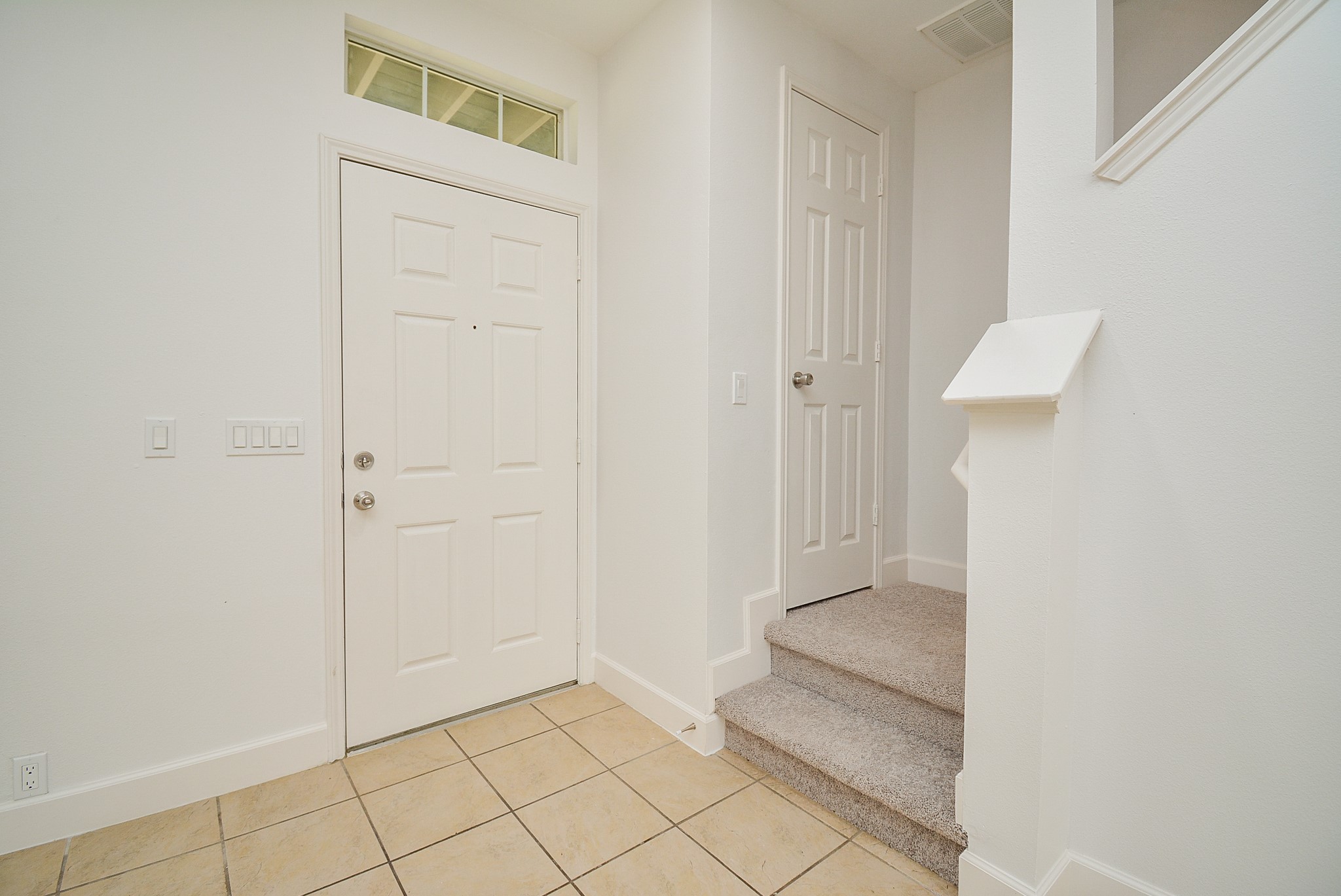 29725 Sullivan Oaks Drive Spring, TX 77386 - Photo 3 of 32 a view of an entryway