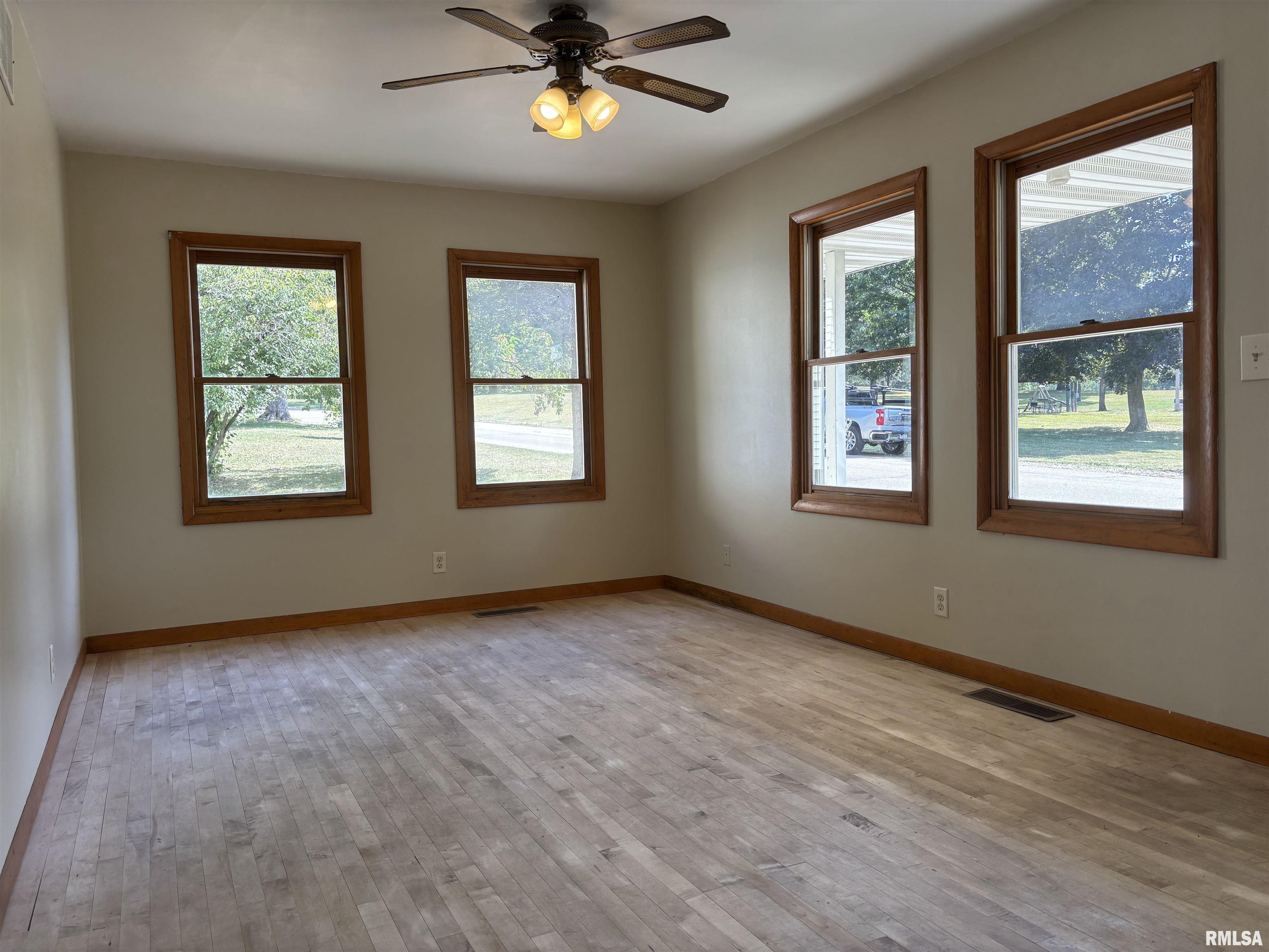 501 Park Street Lacon, IL 61540 - Photo 4 of 42