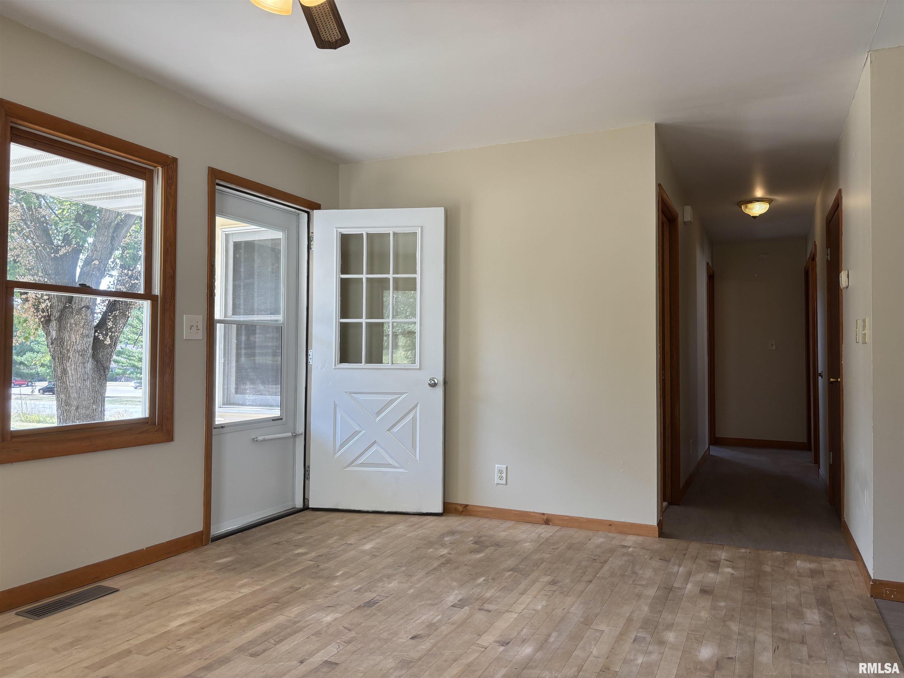 501 Park Street Lacon, IL 61540 - Photo 5 of 42