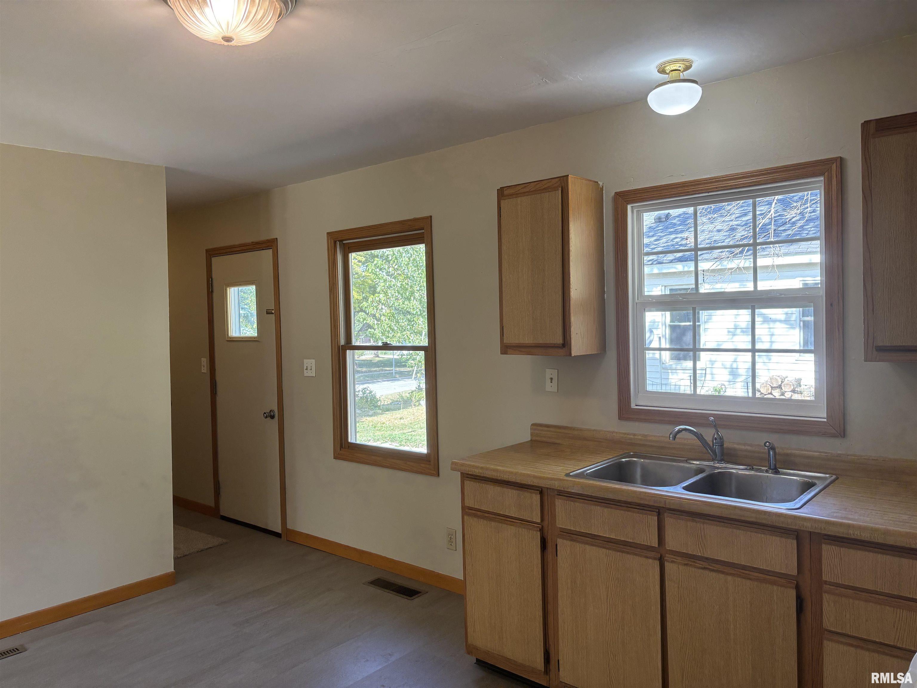501 Park Street Lacon, IL 61540 - Photo 8 of 42