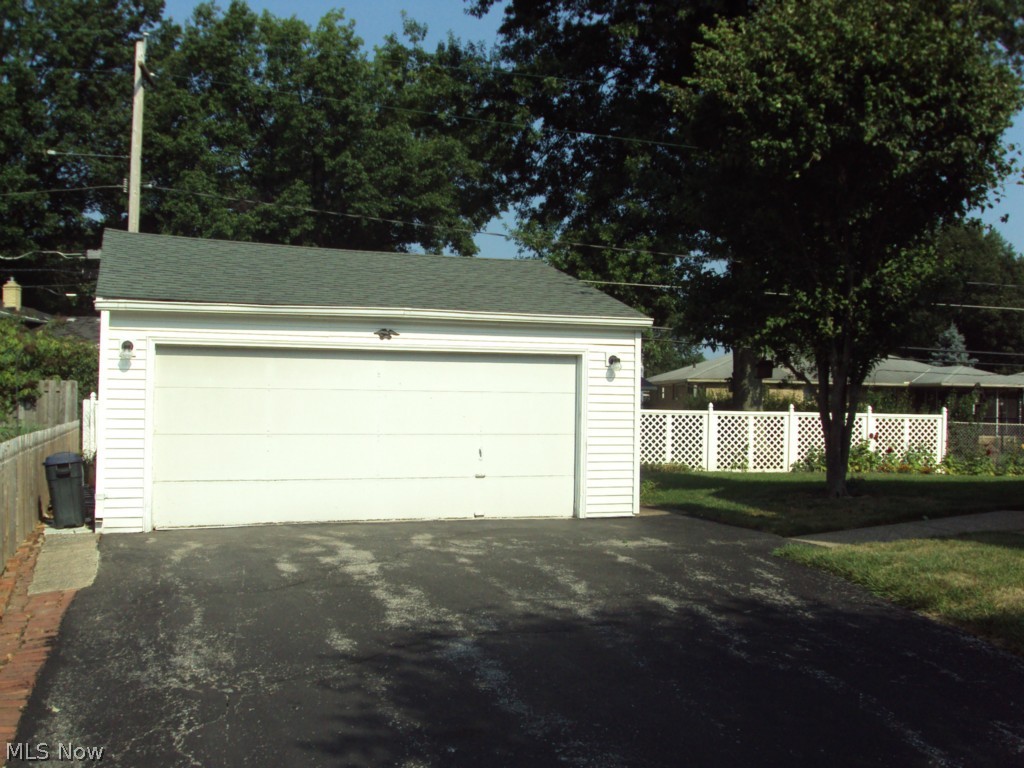 21130 Mastick Road Cleveland, OH 44126 - Photo 22 of 26