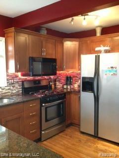 1512 Roslyn Road Grosse Pointe, MI 48236 - Photo 7 of 28 photo-1.jpg