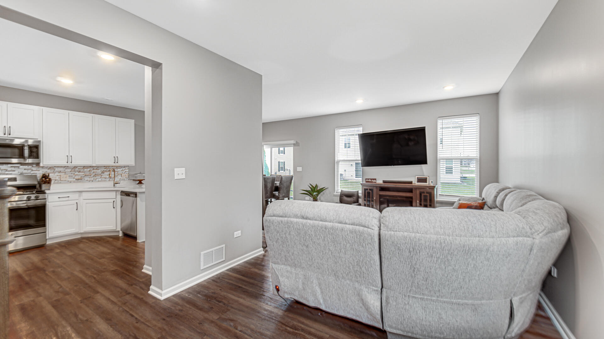 1865 110th Place Crown Point, IN 46307 - Photo 3 of 26 1920x1080