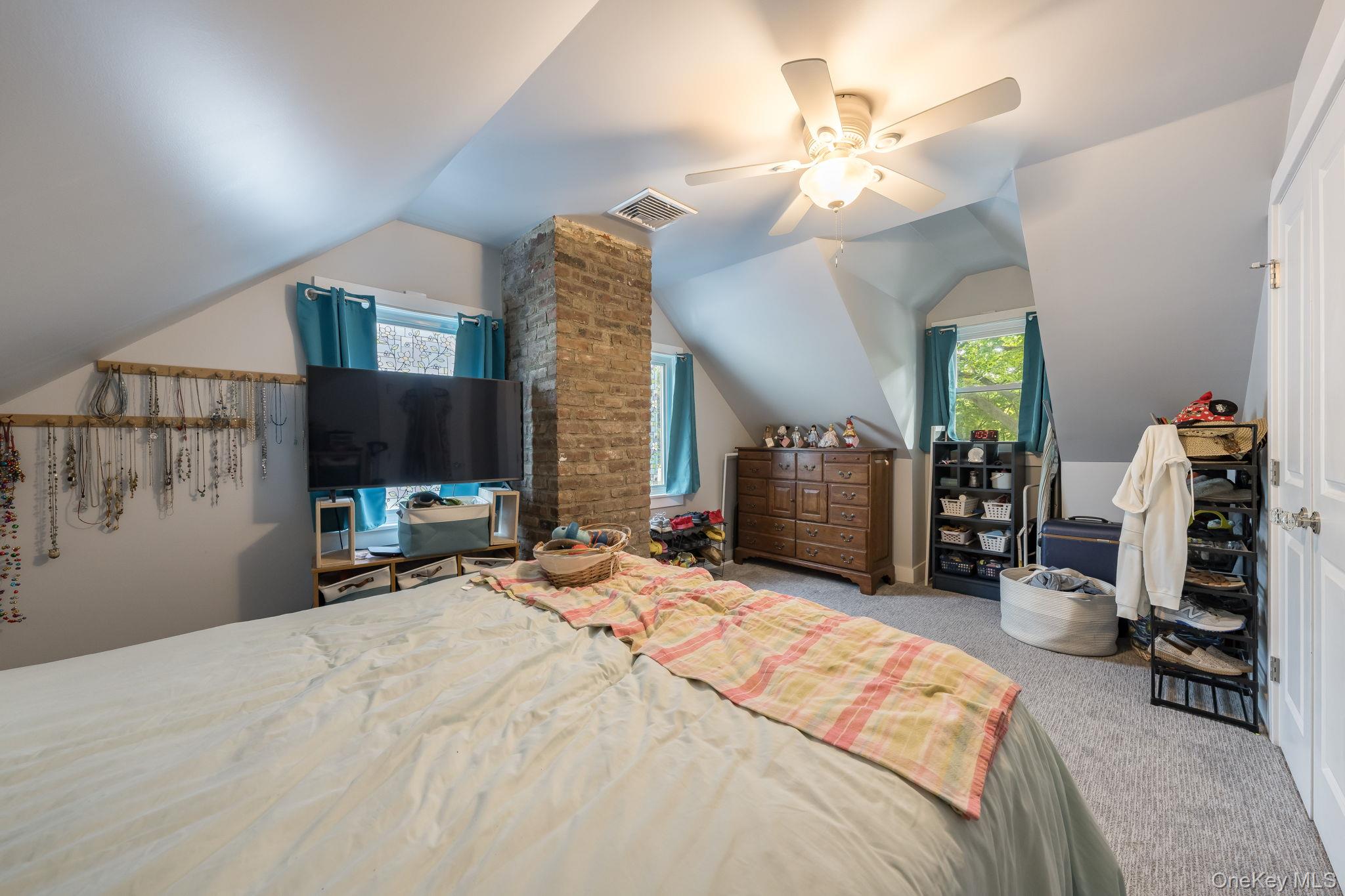 38 Middle Neck Road Port Washington, NY 11050 - Photo 8 of 25 Gallery Image 8